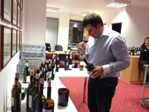 Konstantinos Lazarakis MW assessing the wines after the blind tasting
